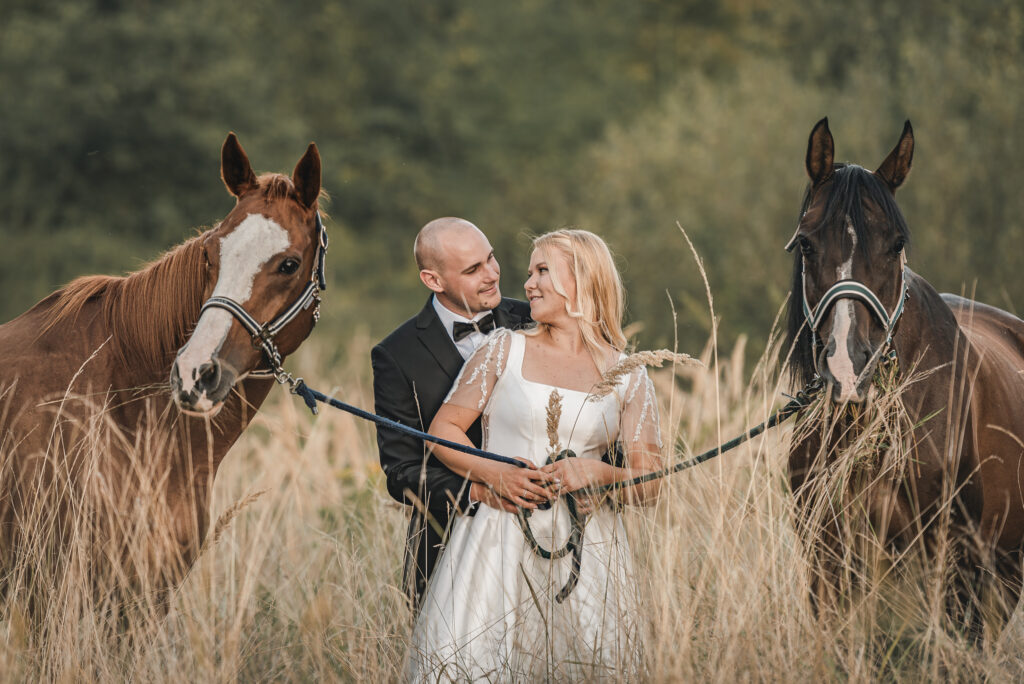 Mladenci s dva konja na imanju Ranch Nađalina